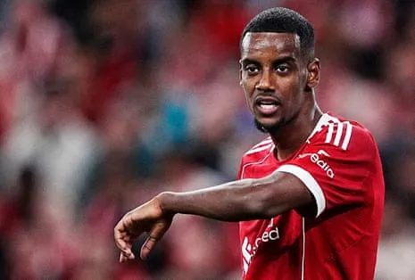 Isak's First Appearance Brings Glamour Despite Evident Lack of Match Fitness